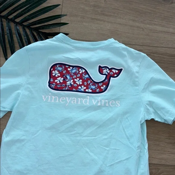 Vineyard Vines Aqua Tee with Floral Whale and crab Design size youth large - Picture 2 of 5